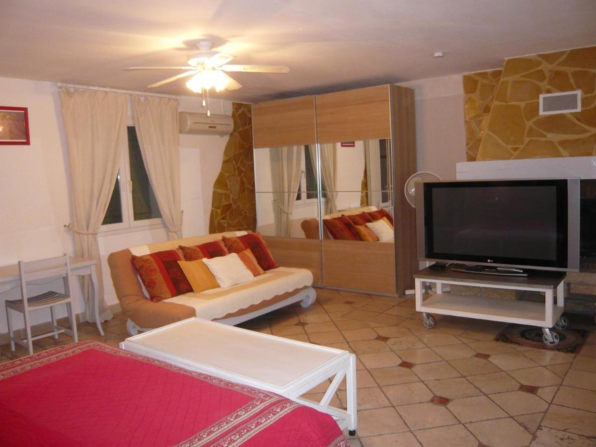 Апартаменти Locations Des Alpilles Сен-Ремі-де-Прованс Екстер'єр фото