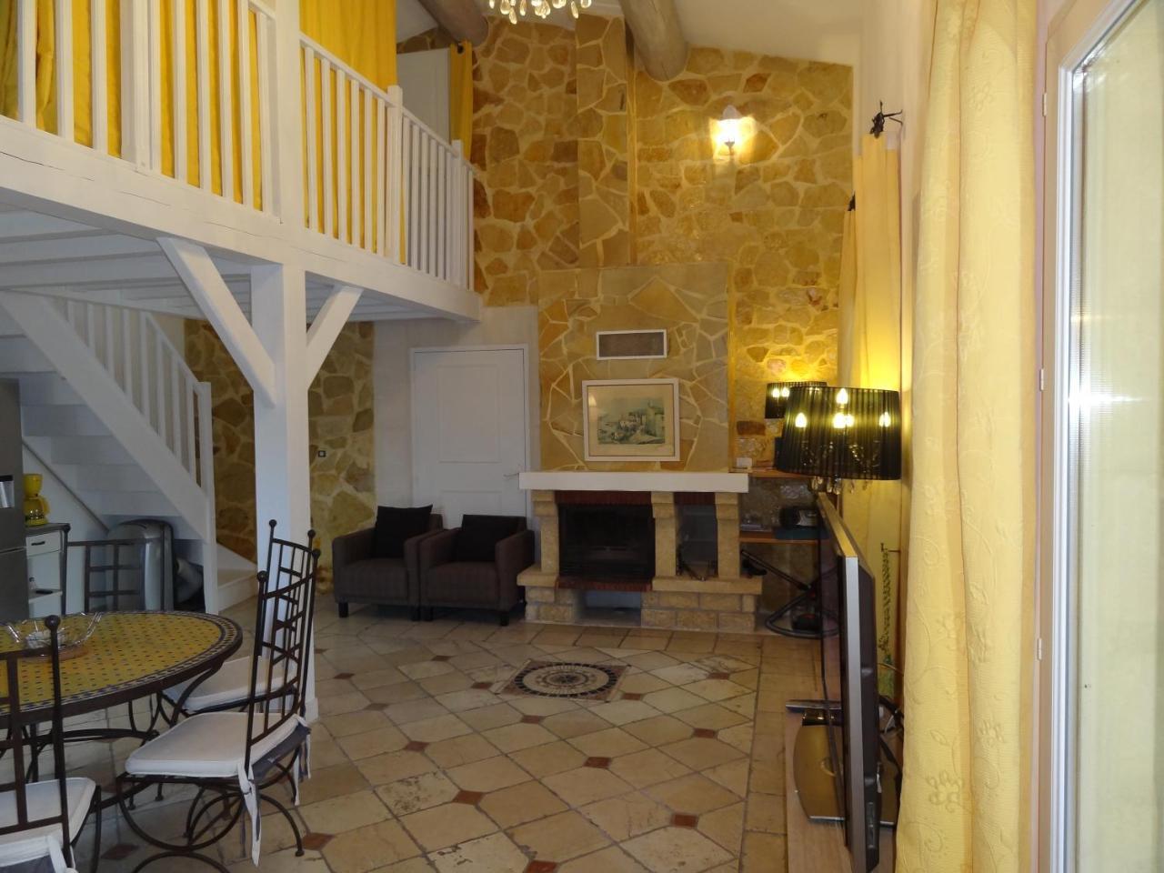 Апартаменти Locations Des Alpilles Сен-Ремі-де-Прованс Екстер'єр фото