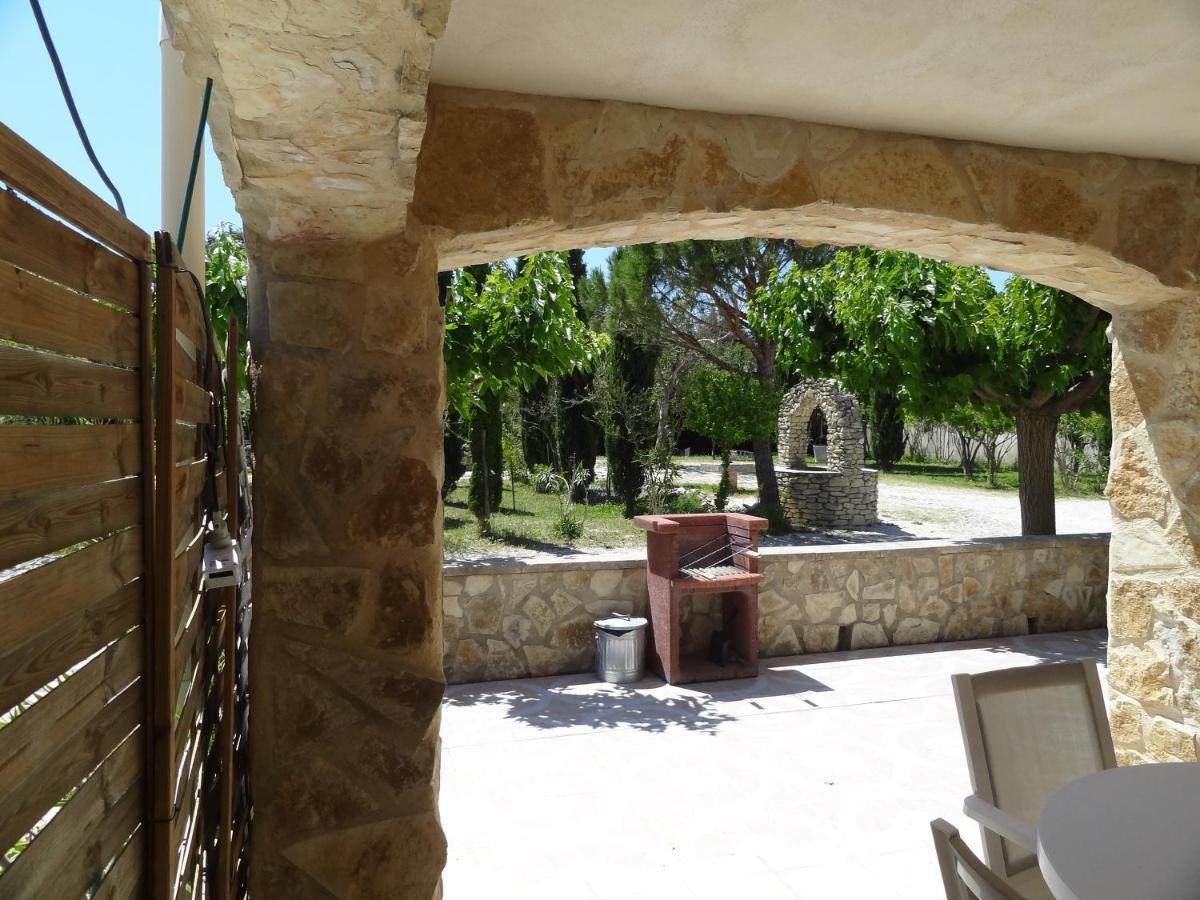 Апартаменти Locations Des Alpilles Сен-Ремі-де-Прованс Екстер'єр фото